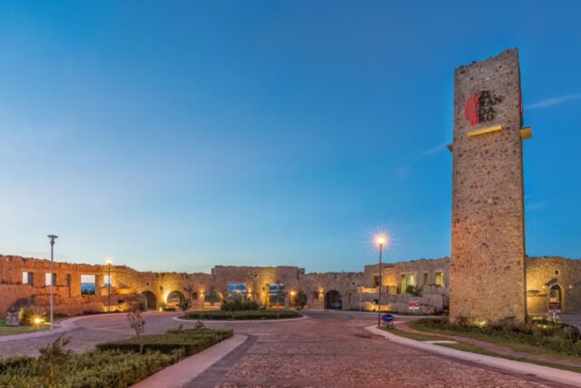 House at Portales Zirandaro